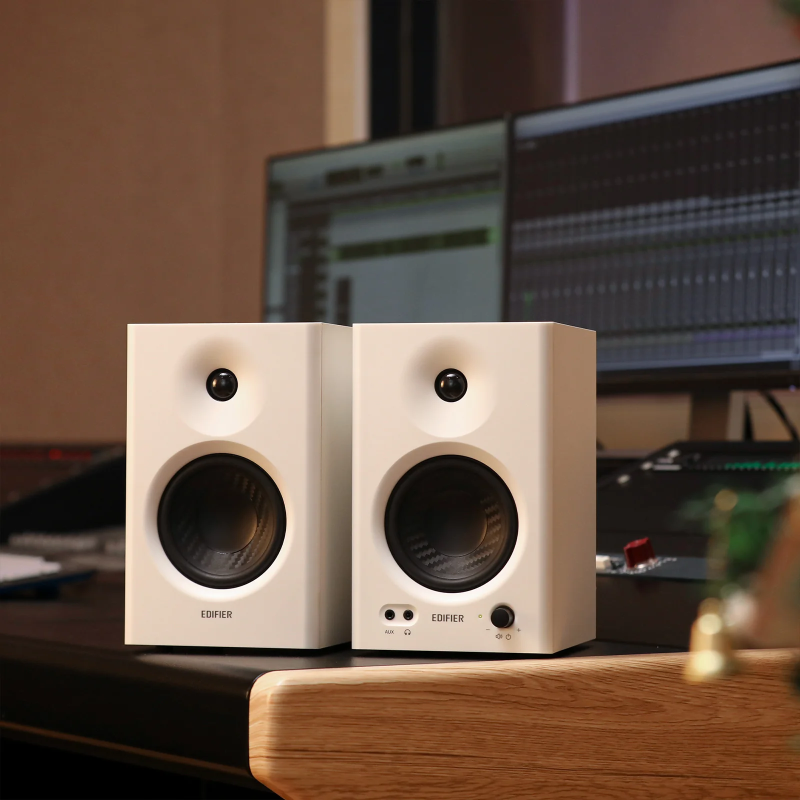 MR4 Powered Studio Monitor(Certified Refurbished) - Image 11