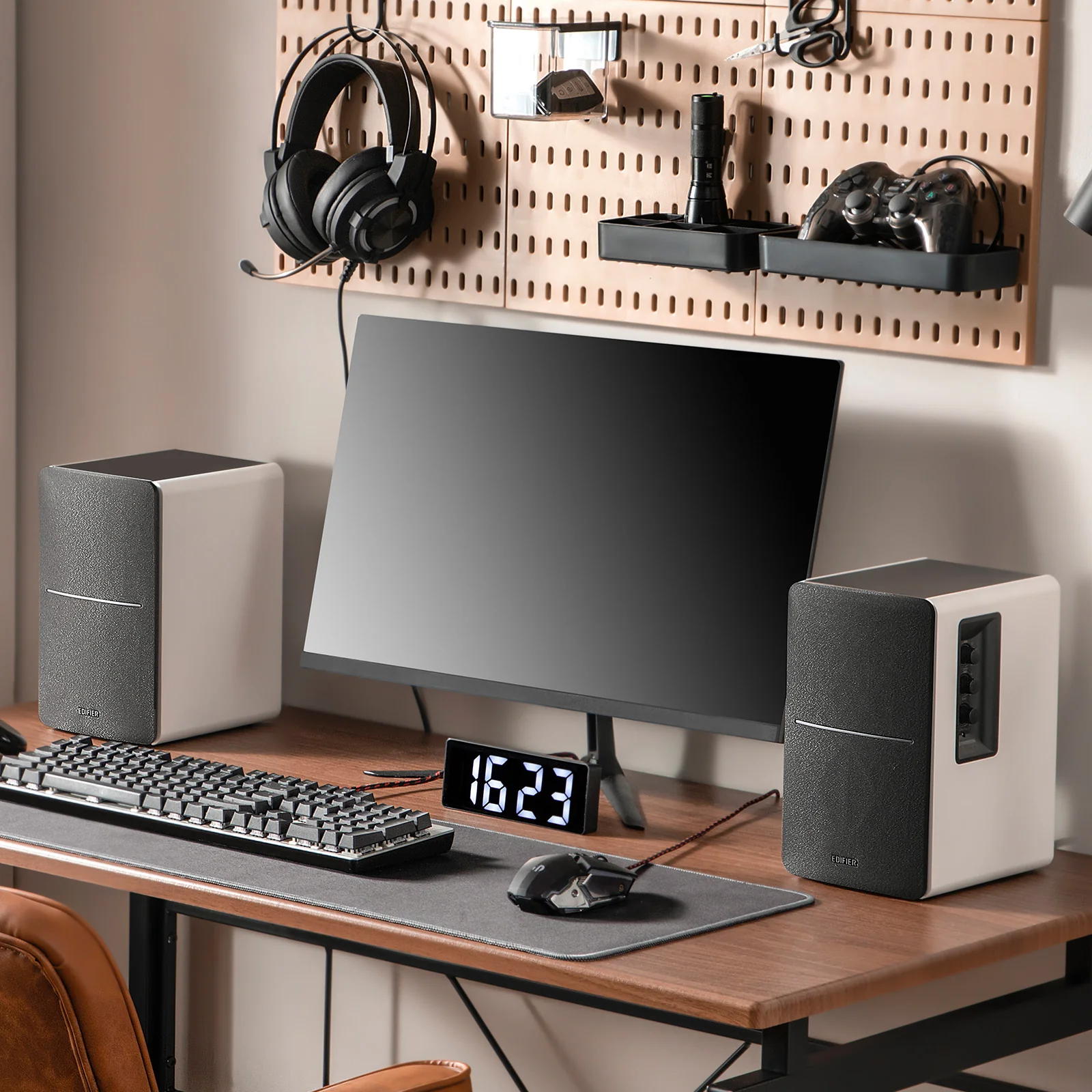 R1280DB Powered Bluetooth Speakers - Image 15