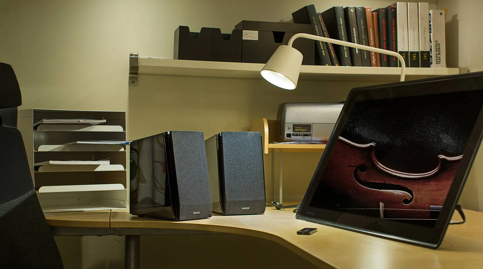 R1850DB Bookshelf Speakers with Subwoofer Out - Image 7