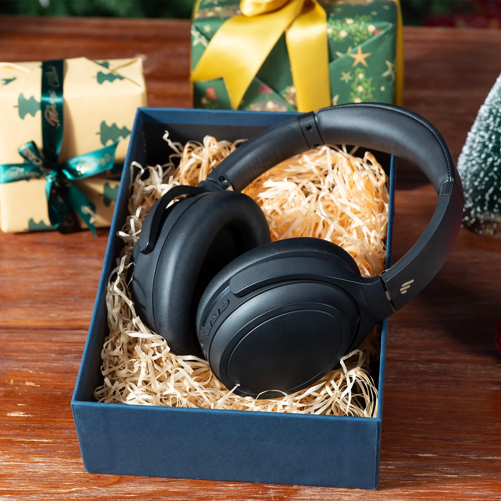 WH700NB Wireless Active Noise Cancellation Over-Ear Headphones - Image 2
