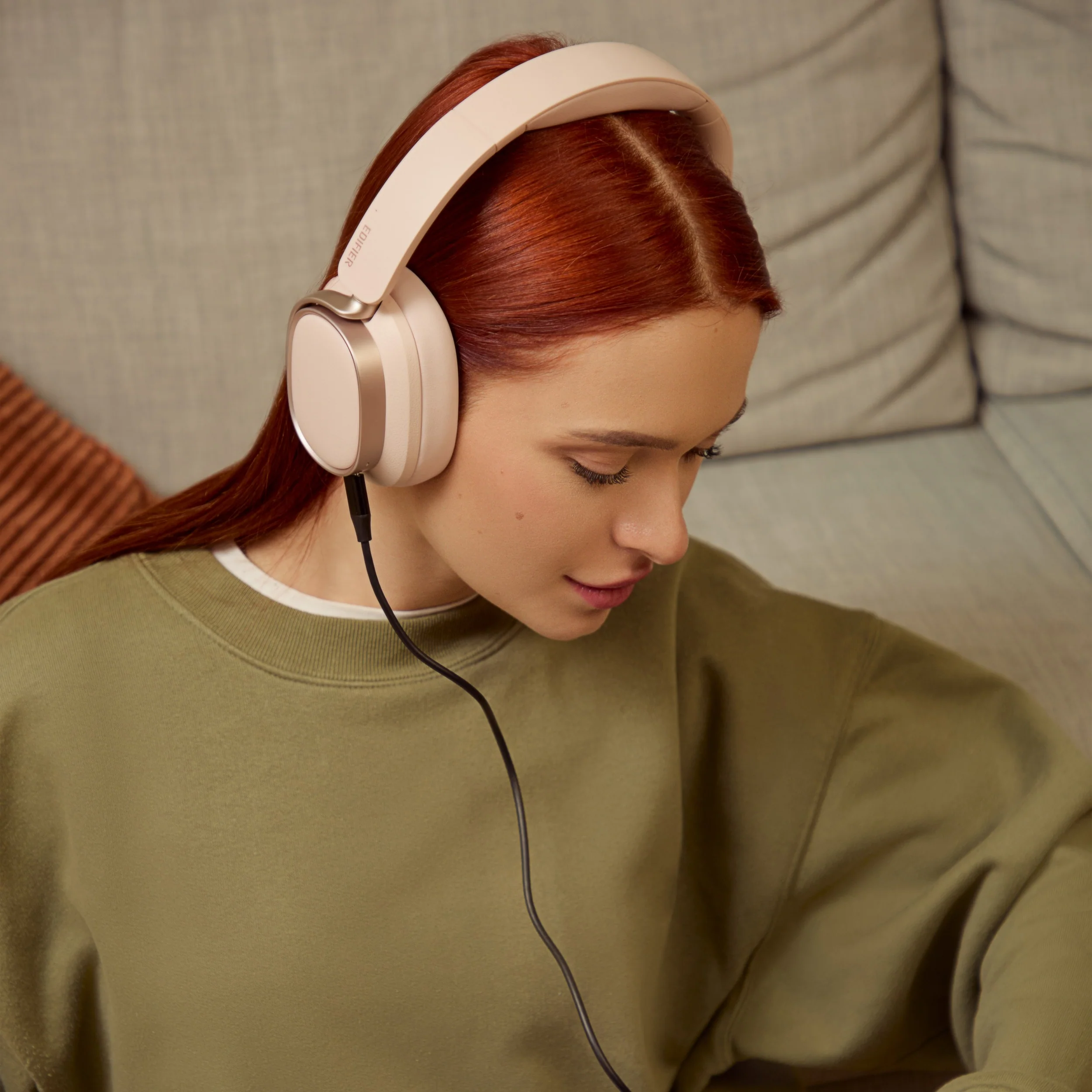 ES850NB Active Noise Cancelling Headphones - Image 14