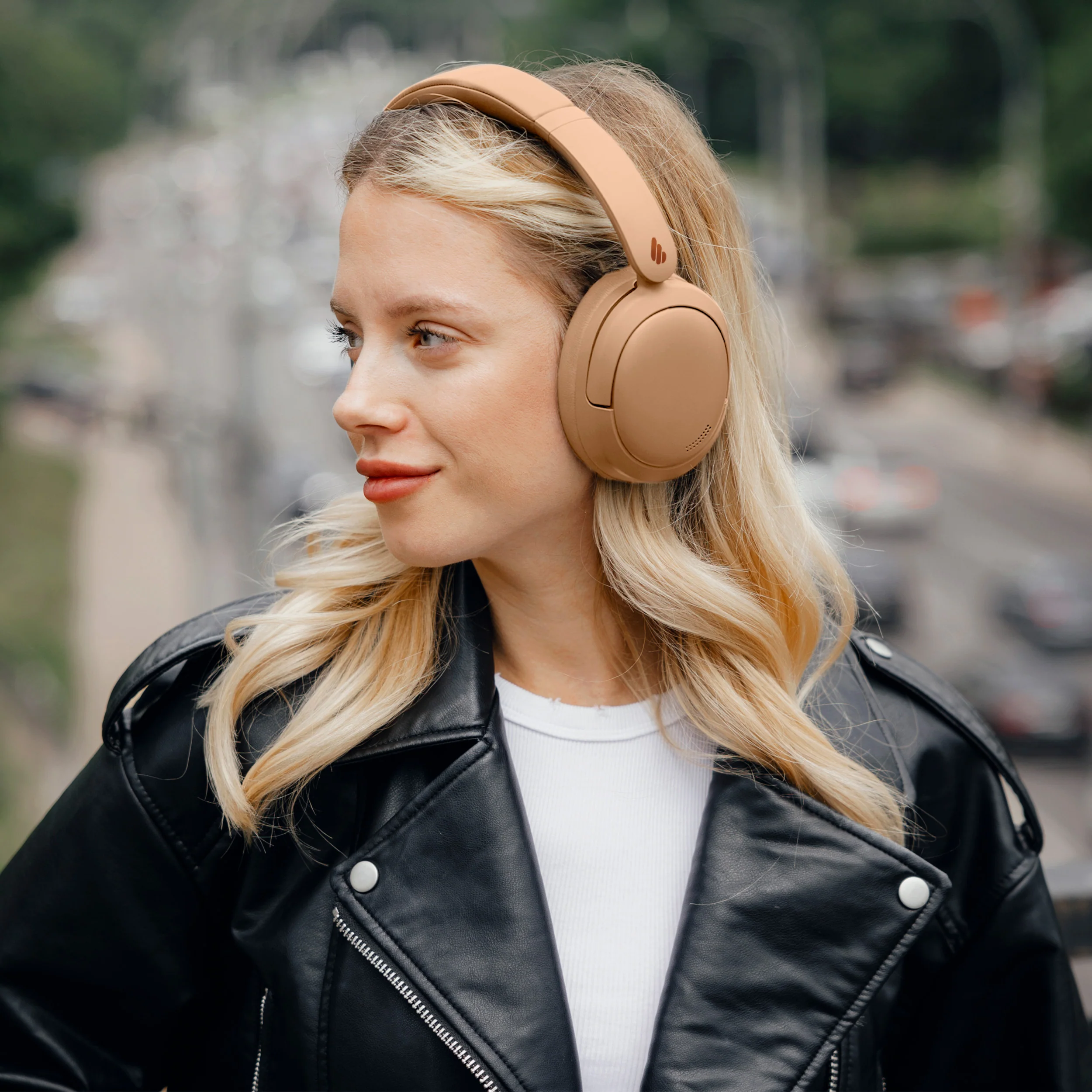 V80 Hybrid Active Noise Cancelling Headphones - Image 4